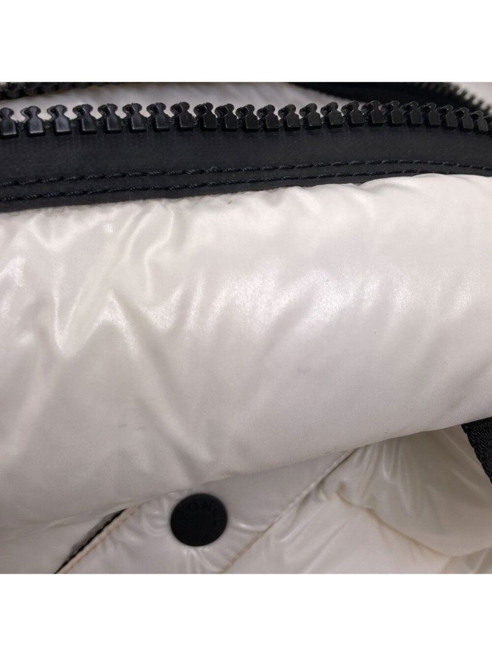 Moncler Logo Tote Nylon - Picture 12 of 15